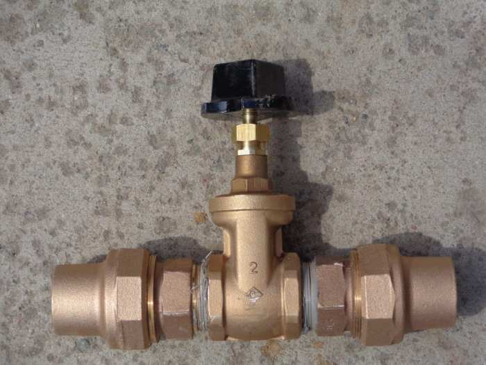 Curb stop valve riser pipe